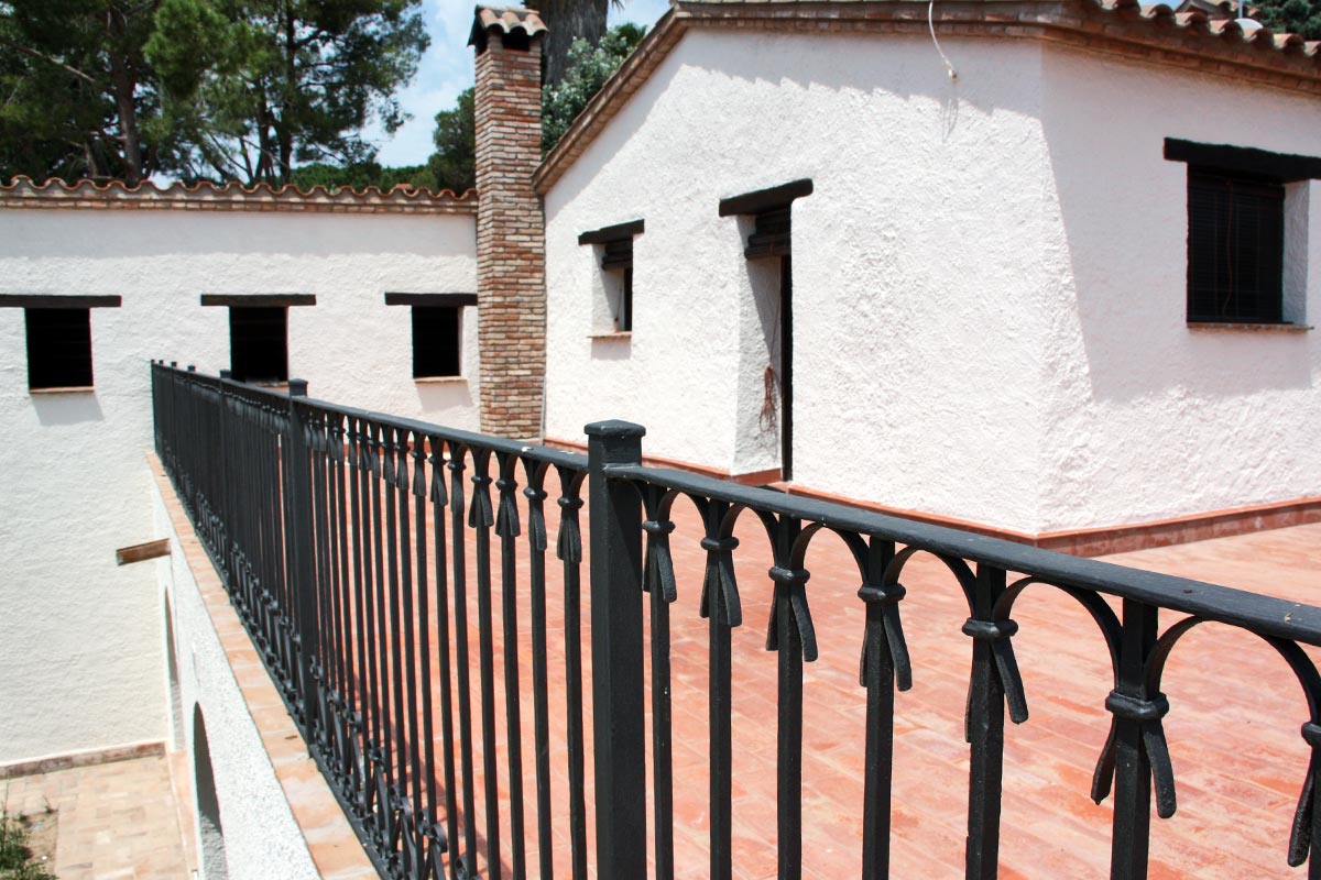 reforma tancaments Club Hipic Julivert Riudoms per la fàbrica de finestres i tancaments Carreté Finestres -Baranes