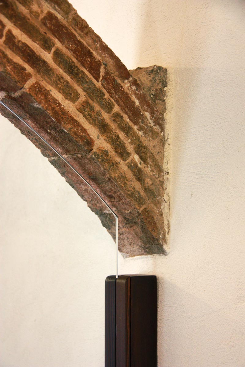 porta de fusta reutilitzada Club Hipic Julivert Riudoms per la fàbrica de finestres i tancaments Carreté Finestres la Selva del Camp-porta de vidre