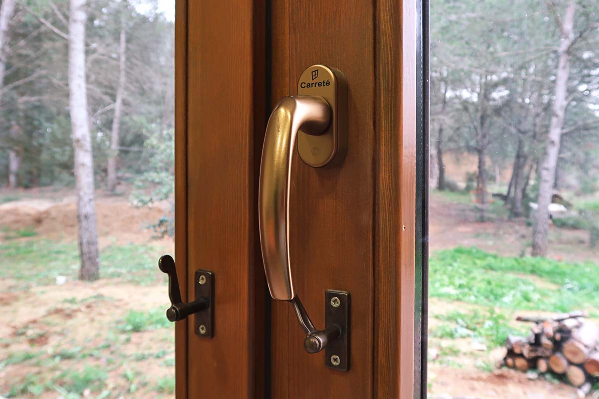 finestra de fusta amb aïllament tèrmic a Girona- finestra Silva 68