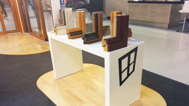 exposición fabrica de ventanas y cerramientos Carreté Finestres ventanas de madera mixtas y ventanas de madera y aluminio en feria Expro Reus