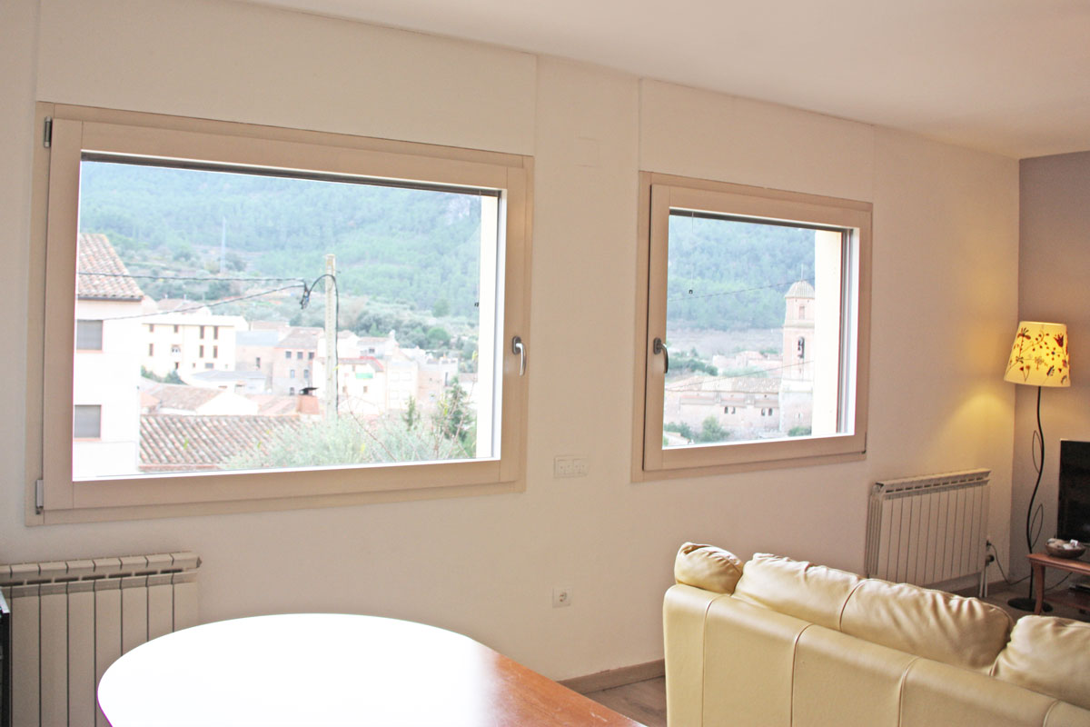 ventanas mixtas de aluminio y madera en Priorat ventanas de madera orgánica fabricas para la fábrica de ventanas y cerramientos Carreté Finestres
