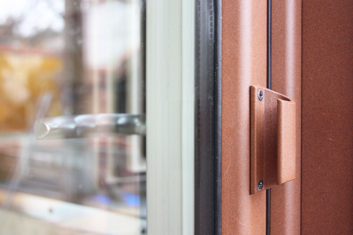 reforma ventanas mixtas de aluminio y madera en Priorat Carreté Finestres- cierres perfil europeo