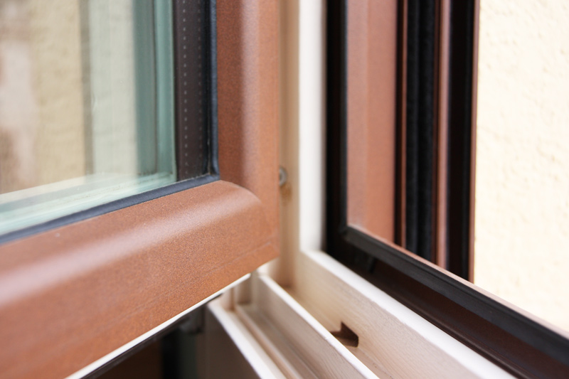 reforma ventanas mixtas de aluminio y madera en Priorat Carreté Finestres- cierres perfil europeo-aislamiento térmico