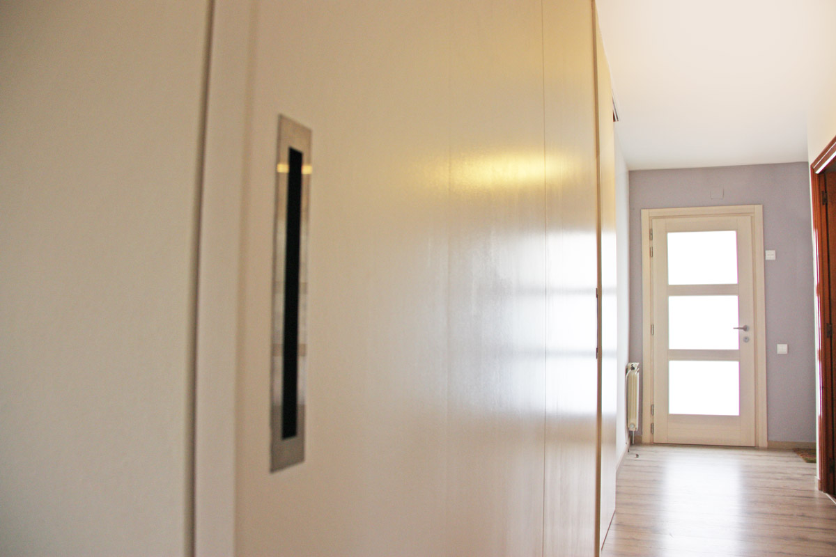 reforma ventanas mixtas de aluminio y madera en Priorat Carreté Finestres- cierres alta transmitancia -lleva seguridad