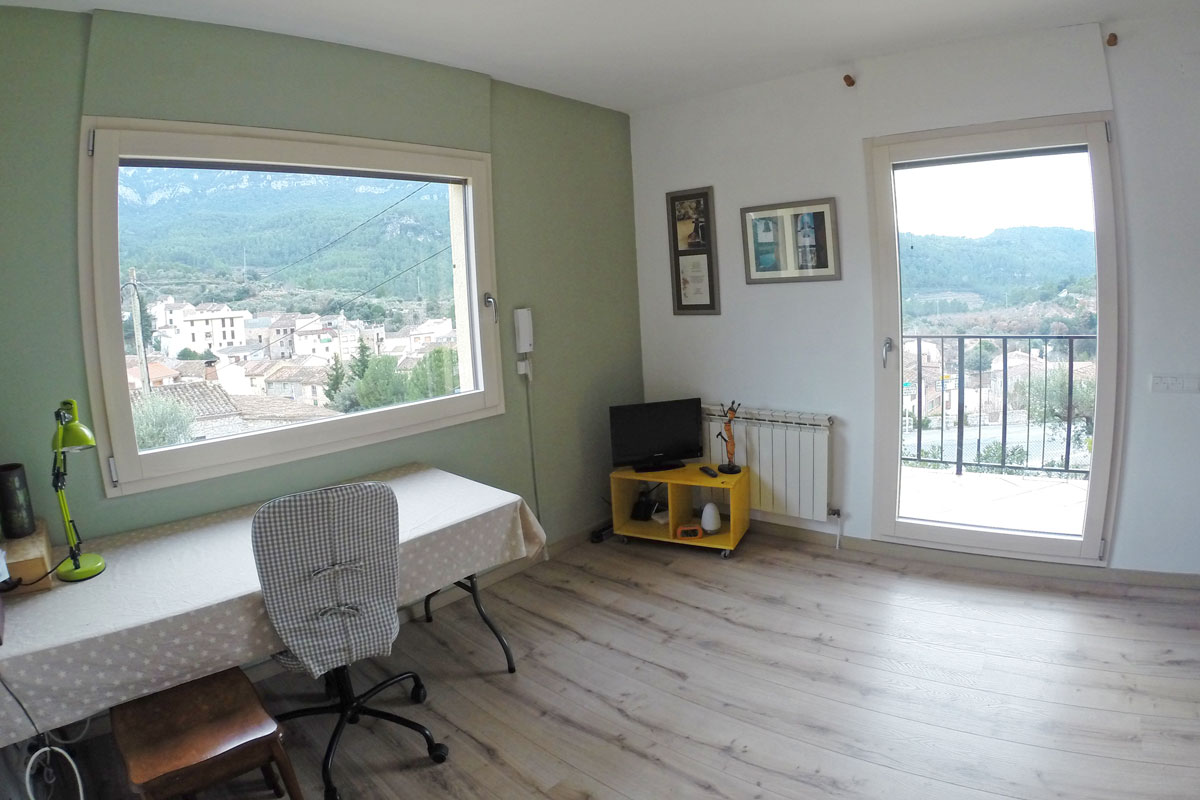 ventanas mixtas de aluminio y madera en Priorat ventanas de perfil mixto fabricas para la fábrica de ventanas y cerramientos Carreté Finestres