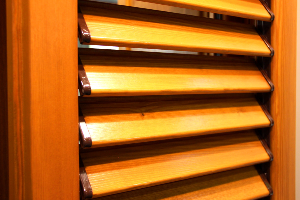 exposición ventanas mixtas de madera y aluminio catálogo fabrica de ventanas y cerramientos Carreté Finestres en ExproReus-persiana madera tradicional