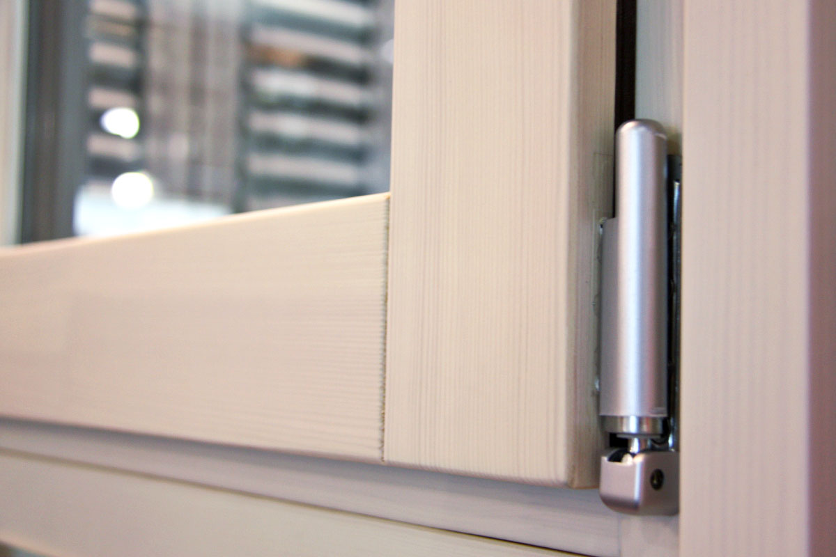 exposición ventanas mixtas de madera y aluminio catálogo fabrica de ventanas y cerramientos Carreté Finestres en ExproReus- madera pino mate