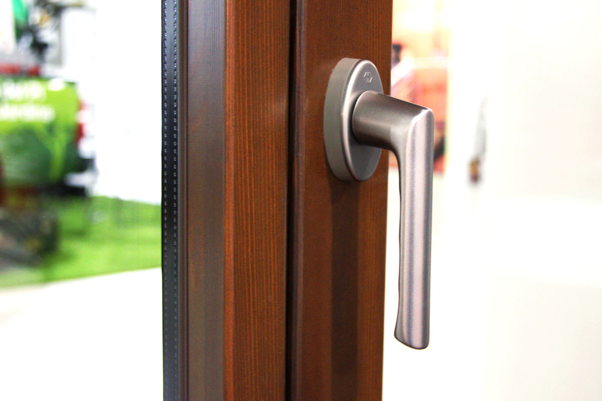 exposición ventanas mixtas de madera y aluminio catálogo fabrica de ventanas y cerramientos Carreté Finestres en ExproReus-eficacia térmica