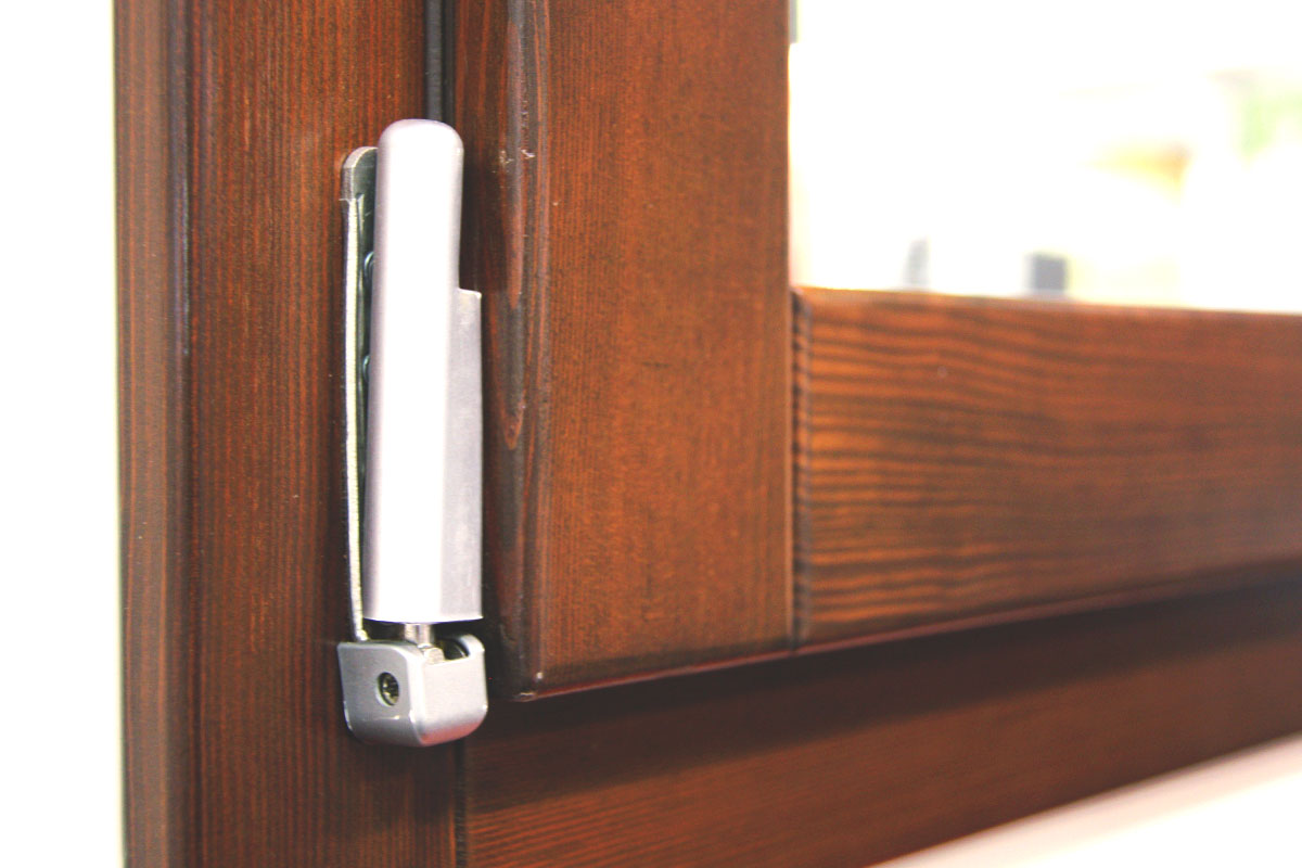 exposición ventanas mixtas de madera y aluminio catálogo fabrica de ventanas y cerramientos Carreté Finestres en ExproReus-herrajes Gretsch unitas