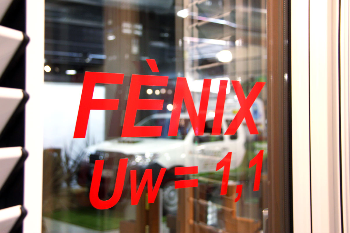 exposición ventanas mixtas de madera y aluminio catálogo fabrica de ventanas y cerramientos Carreté Finestres en ExproReus-FENIX UW = 1,1
