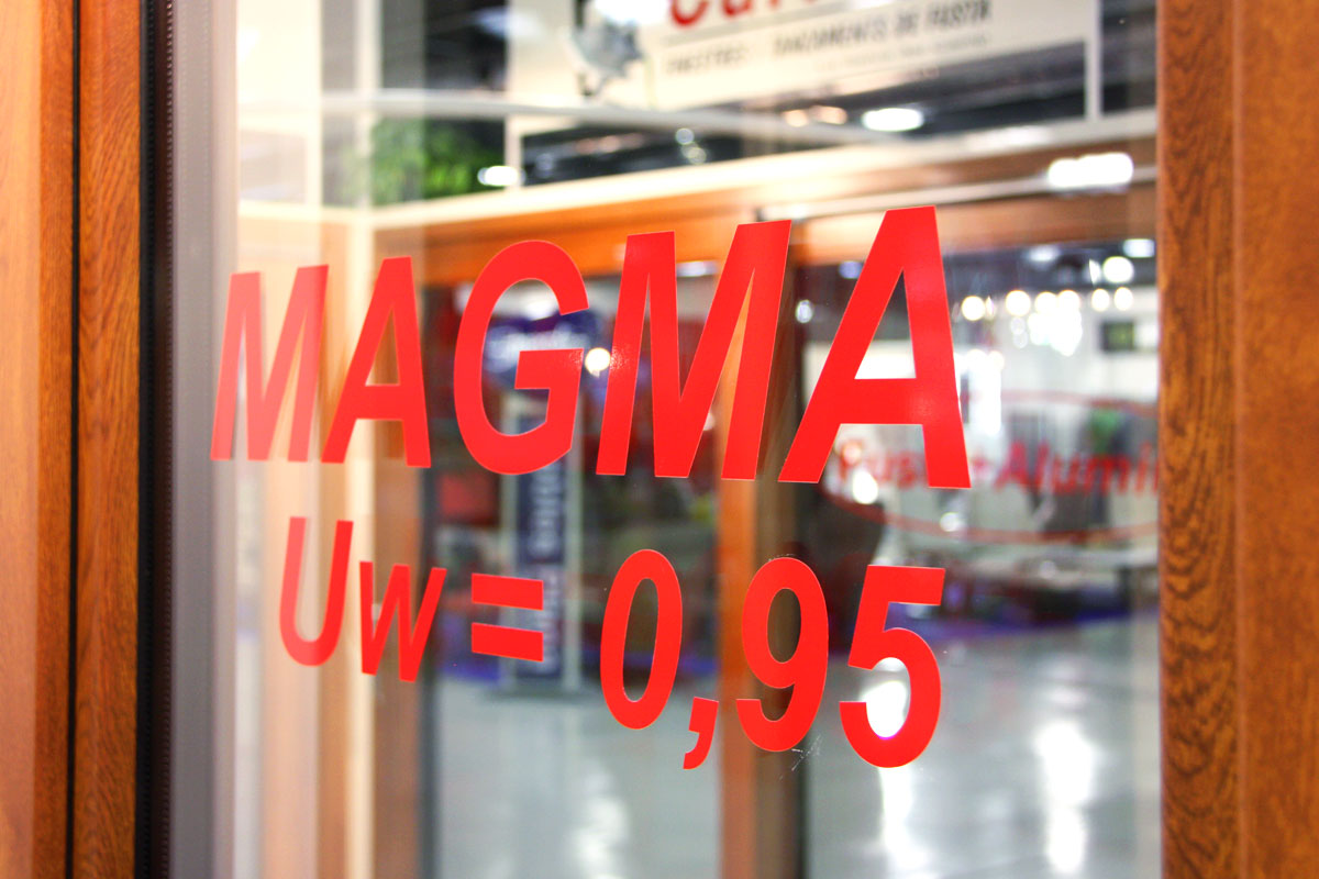 exposición ventanas mixtas de madera y aluminio catálogo fabrica de ventanas y cerramientos Carreté Finestres en ExproReus-MAGMA UW = 0,95