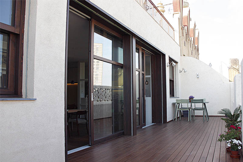 fabricación de ventana corredera de madera de seguridad en piso en el centro de Barcelona - Carreté Finestres