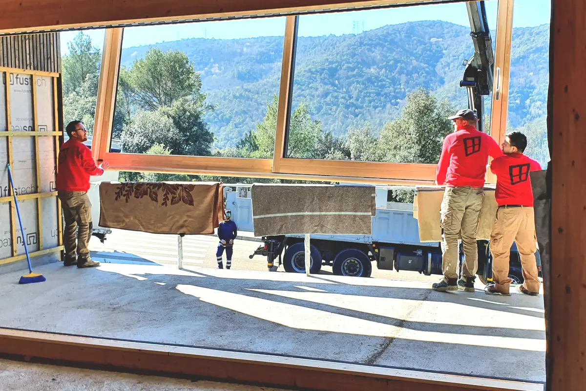 Carreté Finestres fabrica ventanas mixtas de madera y aluminio para casa pasiva en Girona